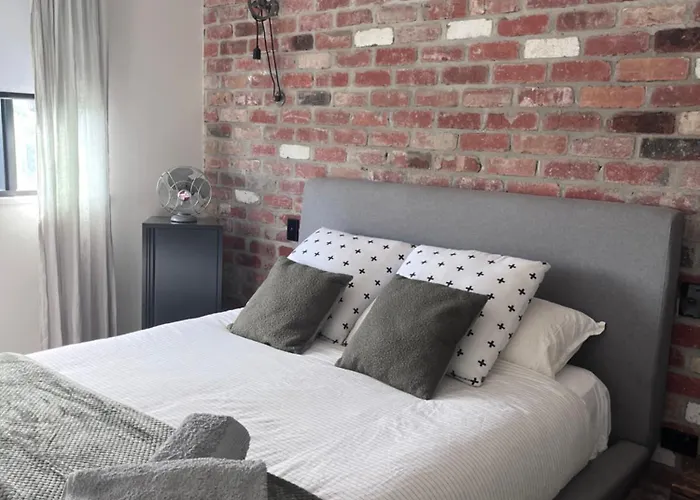 T H E L O F T - Stunning Private Apartment
